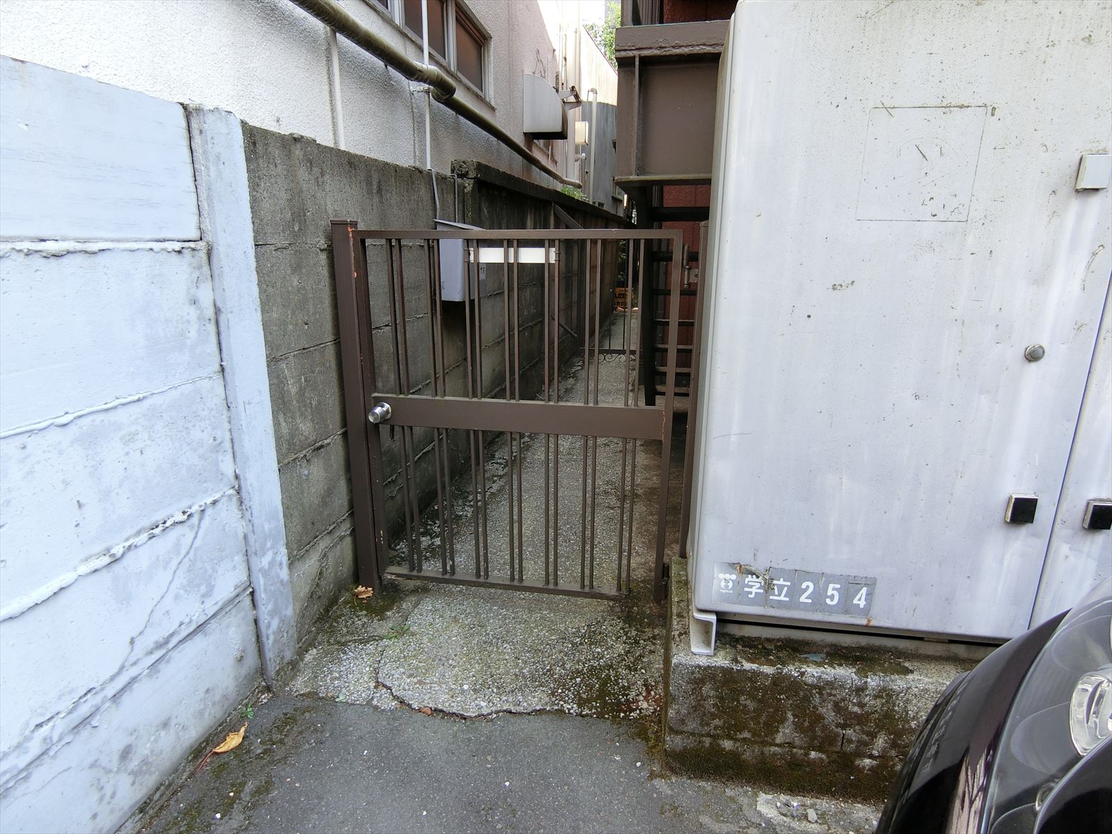 オフィスビル入り口