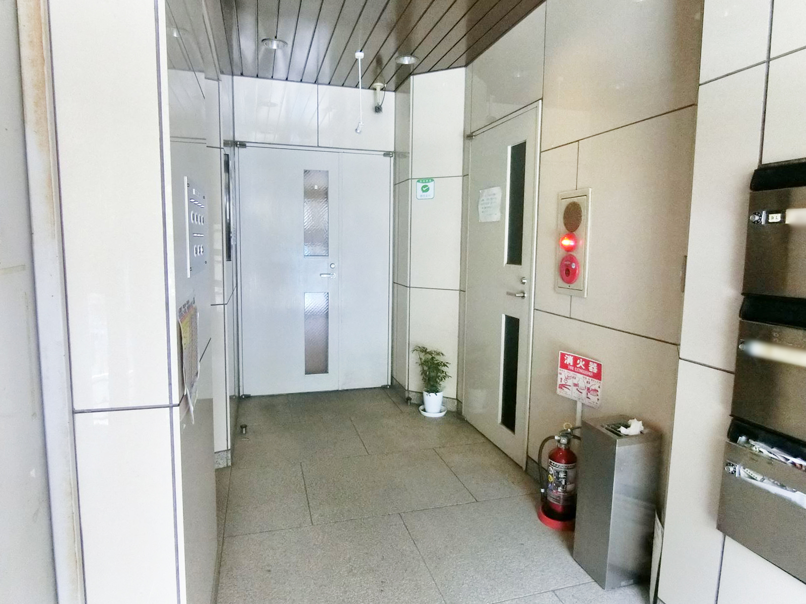 エレベーター前のスペース