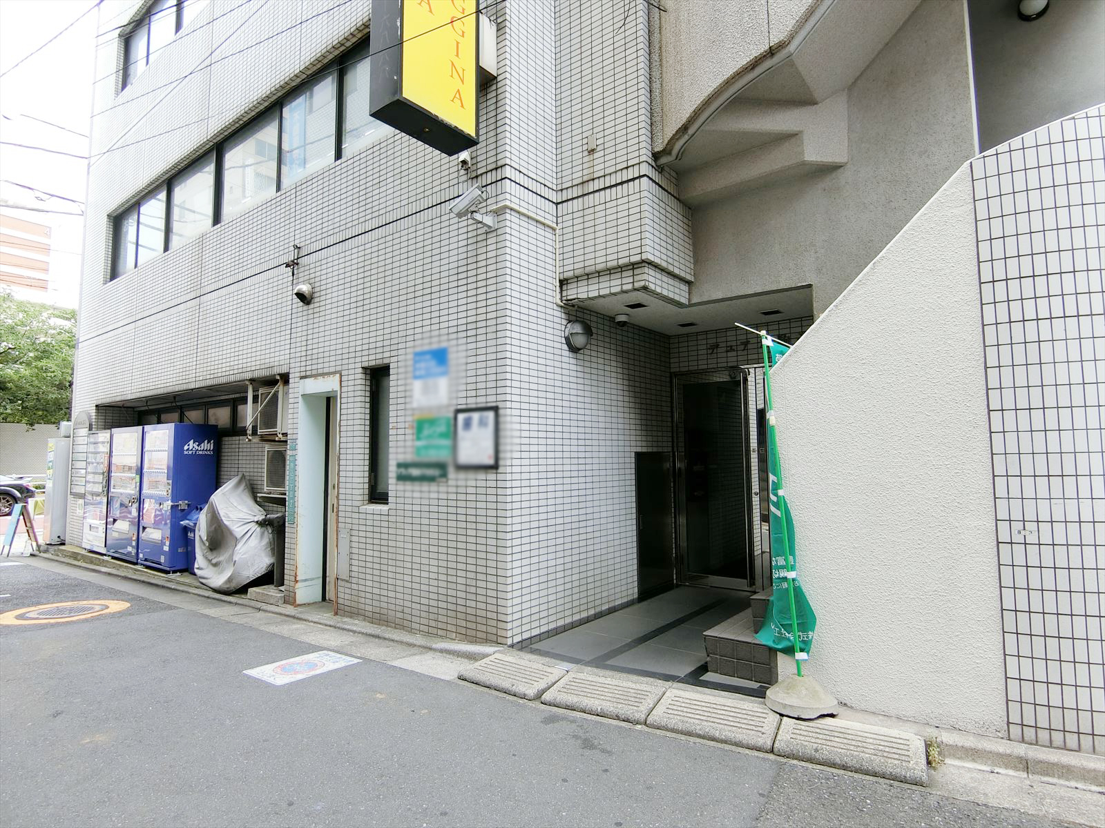 1階ビル横側の様子
