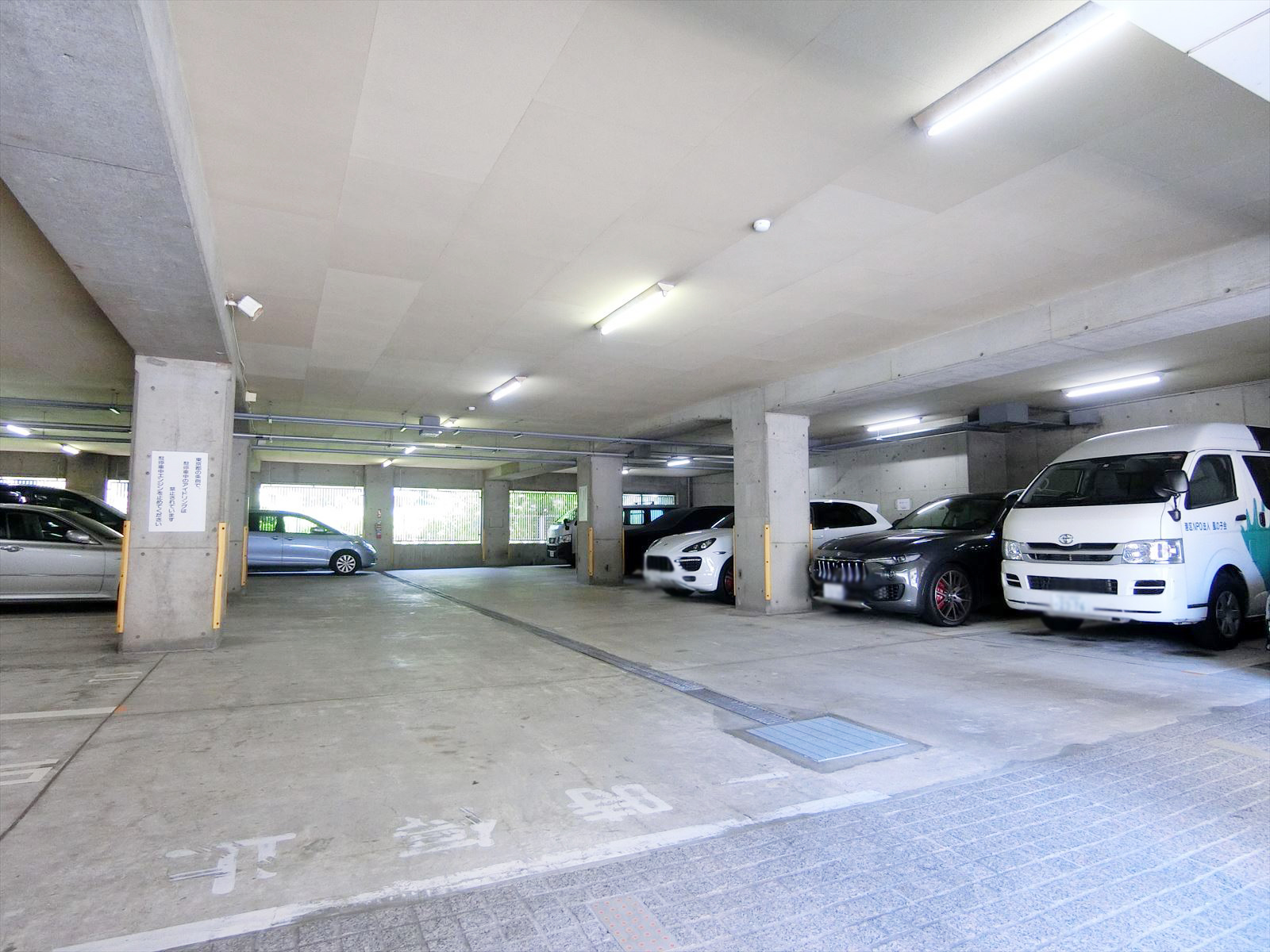 駐車場