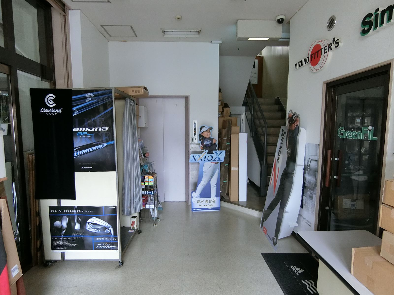 エレベーター前