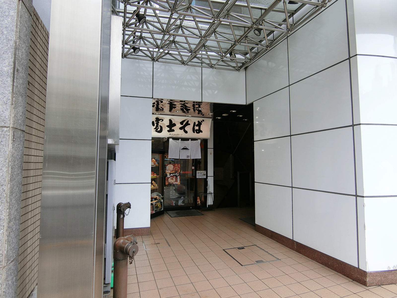オフィスビル出入口