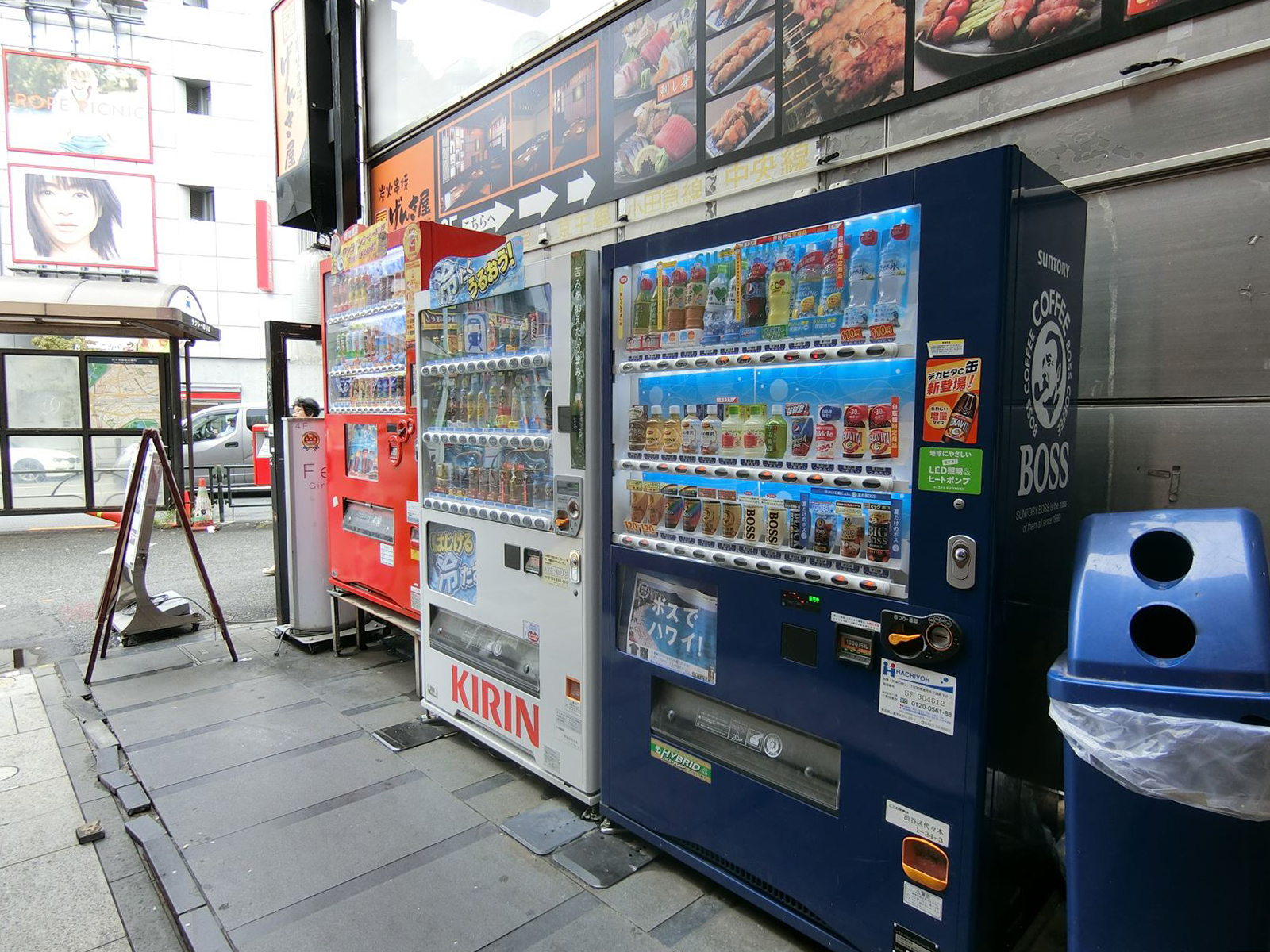 出入口付近の自動販売機