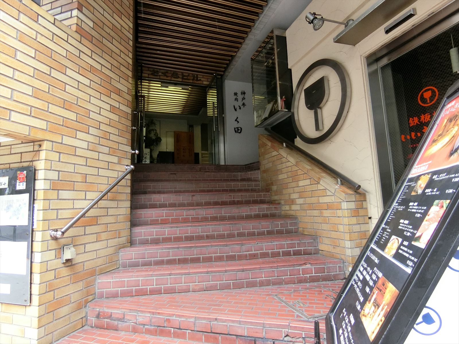 オフィスビル出入口