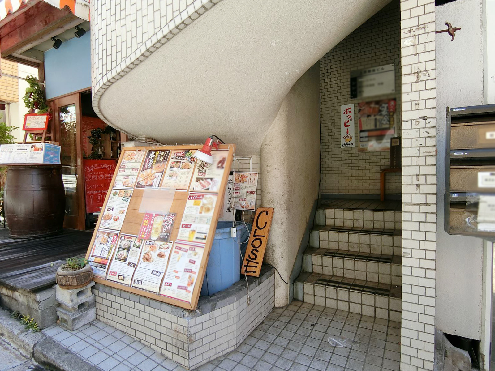 オフィスビル出入口