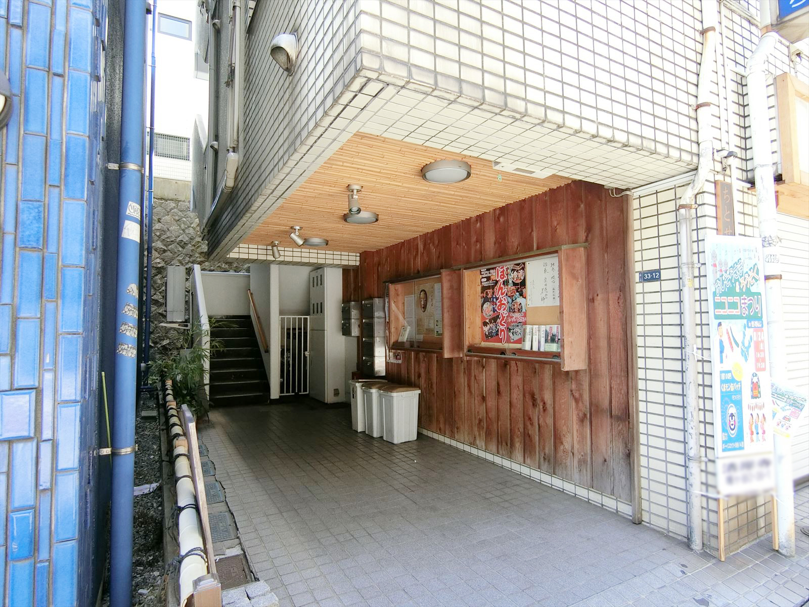 オフィスビル出入口