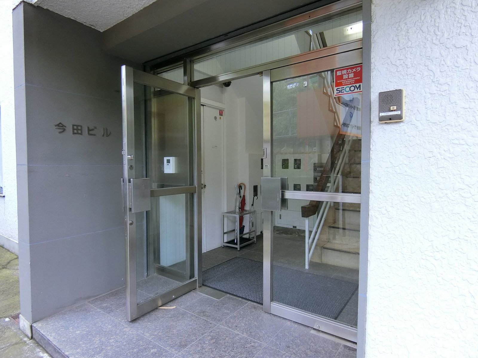 オフィスビル出入口