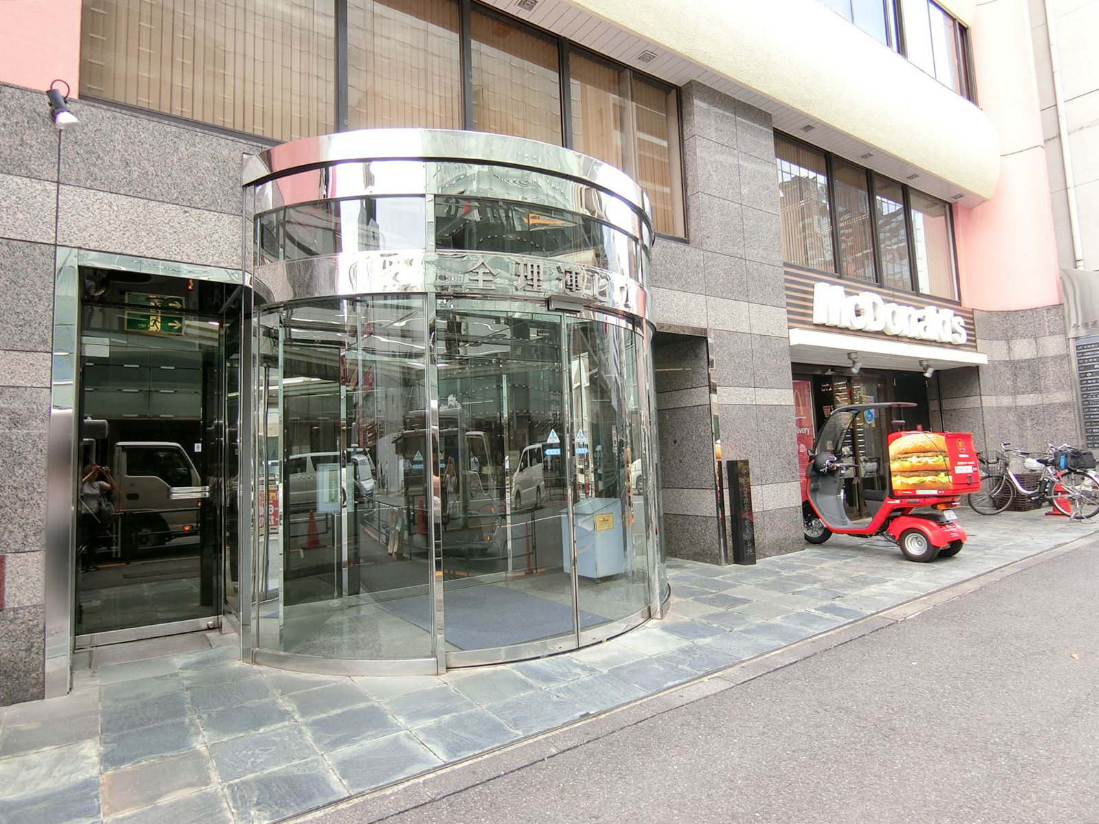 オフィスビルエントランス
