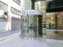 オフィスビル出入口