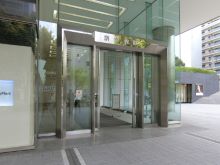 オフィスビル出入口