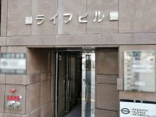 オフィスビル出入口