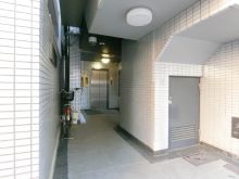 オフィスビル出入口