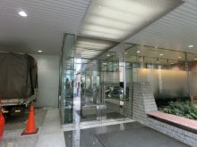 オフィスビル出入口