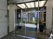 オフィスビル出入口