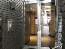 オフィスビル出入口