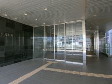 オフィスビル出入口