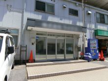 オフィスビル出入り口