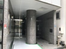 オフィスビル出入口