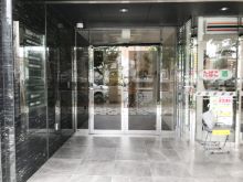 オフィスビル出入口