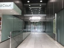 オフィスビル出入り口