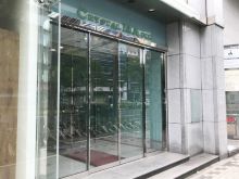 オフィスビル出入口