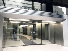 オフィスビル出入口