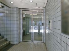 オフィスビル出入口