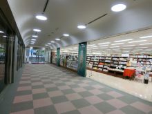 1階のジュンク堂書店プレスセンター店