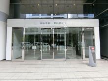 オフィスビル出入り口