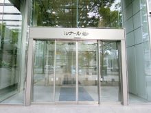 オフィスビル出入口