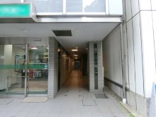 オフィスビル出入口