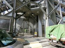 オフィスビル出入口