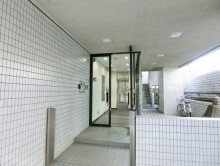 オフィスビル出入口