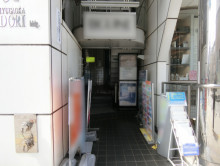 オフィスビル出入り口