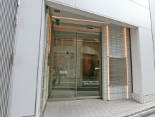 オフィスビル出入り口