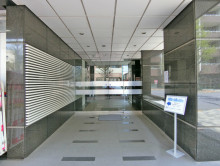 オフィスビル出入口