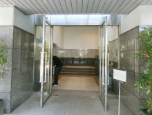 オフィスビル出入口