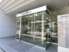 オフィスビル出入口