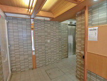 エレベーター前