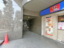 オフィスビル出入り口