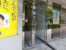 オフィスビル出入口