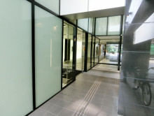 オフィスビル出入口