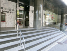 オフィスビル出入口