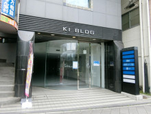 オフィスビル出入り口