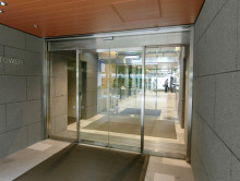 オフィスビル出入口