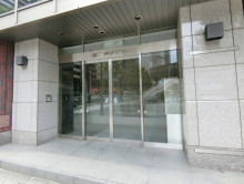 オフィスビル出入り口