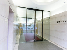 オフィスビル出入口