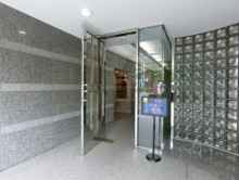 オフィスビル出入口