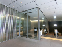 オフィスビル出入口