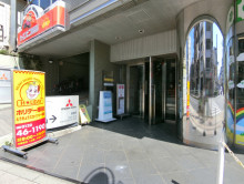 オフィスビル入り口